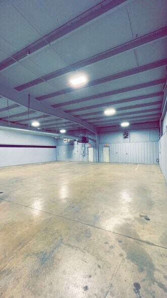 More Photos Of 841-881 E Warren St, Gardner Warehouse For Lease