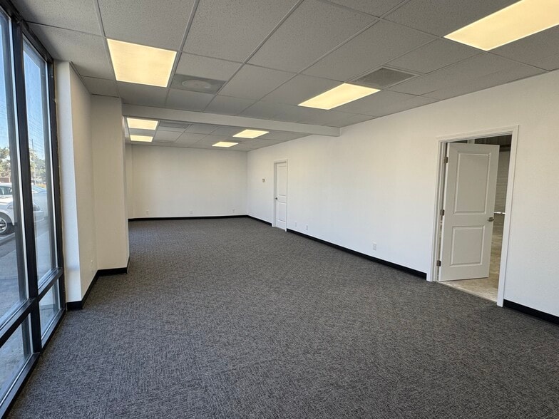 More Photos Of 4291 Polaris Ave, Las Vegas Distribution For Lease