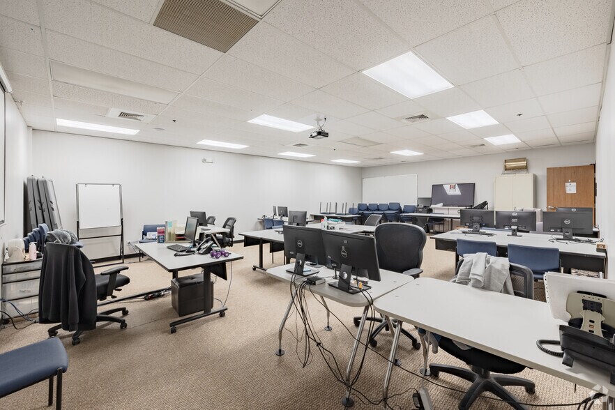 More Photos Of 25780-25790 Commerce Dr, Madison Heights Office For Sale