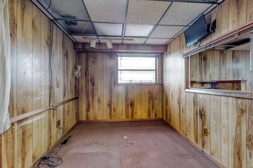 More Photos Of 9034 Tonnelle Ave, North Bergen Industrial For Sale