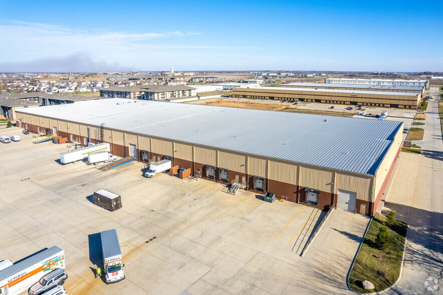 More Photos Of 1400 SE Gateway Dr, Grimes Warehouse For Lease