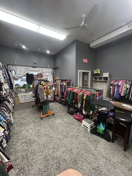 More Photos Of 126 Main St N, Lonsdale Storefront For Sale