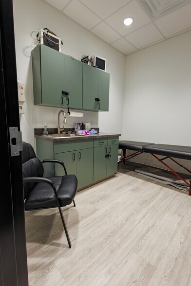 More Photos Of 101 Grant Pl, Lowell Medical For Lease