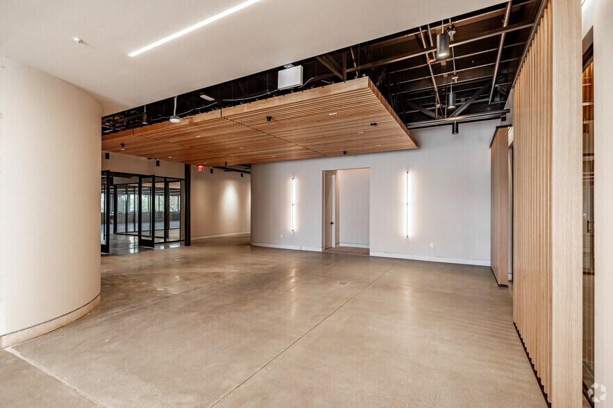 More Photos Of 200 E Baker St, Costa Mesa Loft Creative Space For Lease