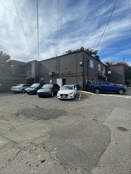 More Photos Of 2217-2223 10th St, Sacramento Storefront Retail Office For Sale