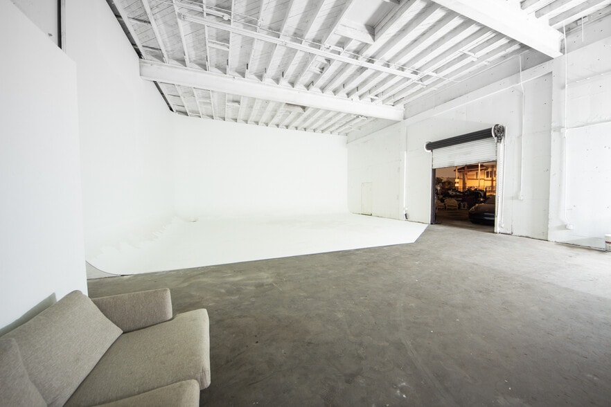 More Photos Of 3521 W Washington Blvd, Los Angeles Warehouse For Lease