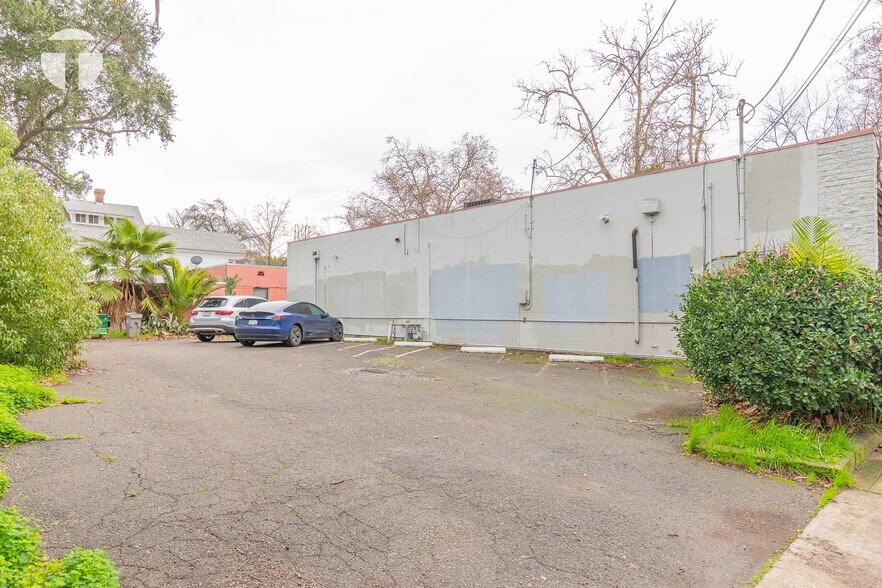 More Photos Of 2001-2005 S St, Sacramento Office For Sale
