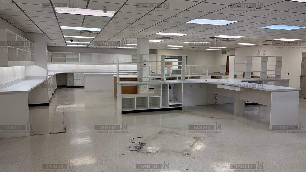 More Photos Of 509 S Union Ave, Springfield Light Distribution For Sale