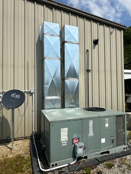 More Photos Of 277 Luther Seiber Blvd, Pioneer Restaurant For Sale