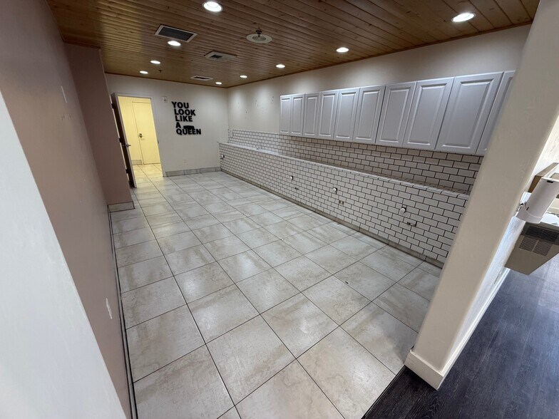 More Photos Of 537 W University Pky, Orem Freestanding For Lease