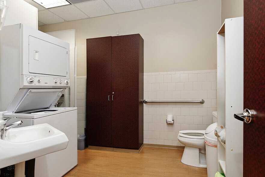 More Photos Of 114 Vision Park Blvd, Shenandoah Office For Sale