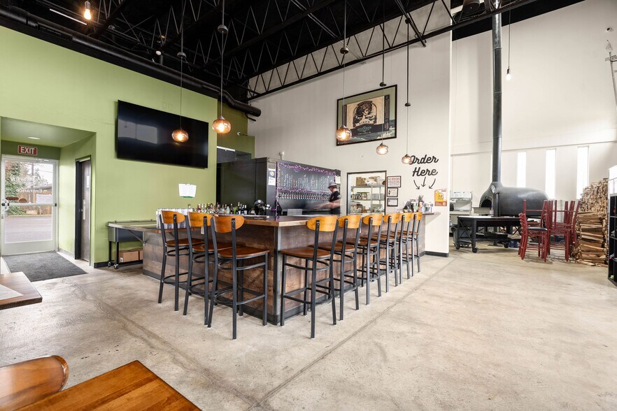 More Photos Of 1031 NE Lafayette Ave, Mcminnville Restaurant For Sale