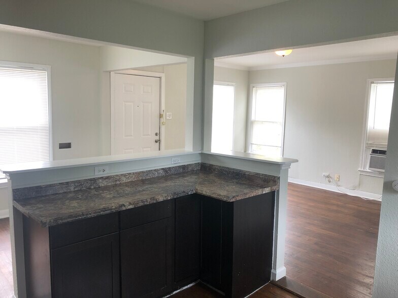 More Photos Of 261 Claremont Ave, San Antonio Multifamily For Sale