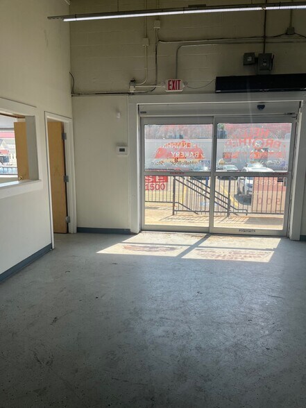More Photos Of 207 Cambridge St, Burlington Warehouse For Lease