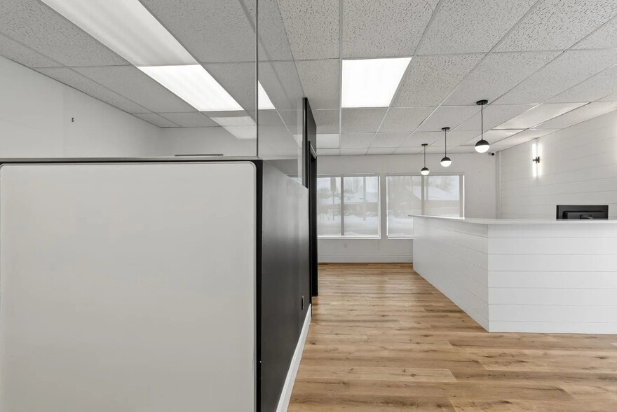 More Photos Of 696 Hamilton Rd, London Office For Lease
