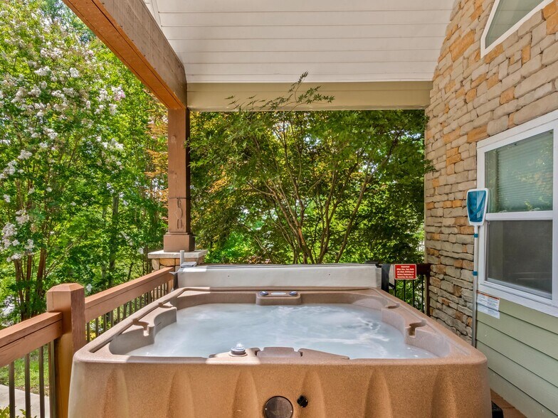 More Photos Of 127 Deer Hill Ln, Weaverville Specialty For Sale