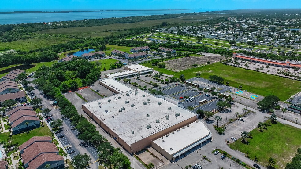 More Photos Of 2810 S US Highway 1, Fort Pierce General Retail For Sale