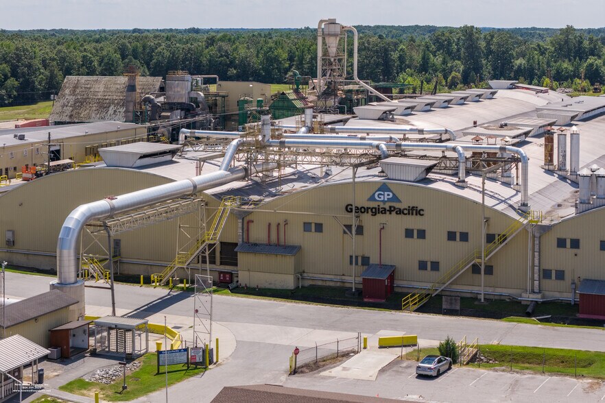 More Photos Of 634 Davis St, Emporia Manufacturing For Lease