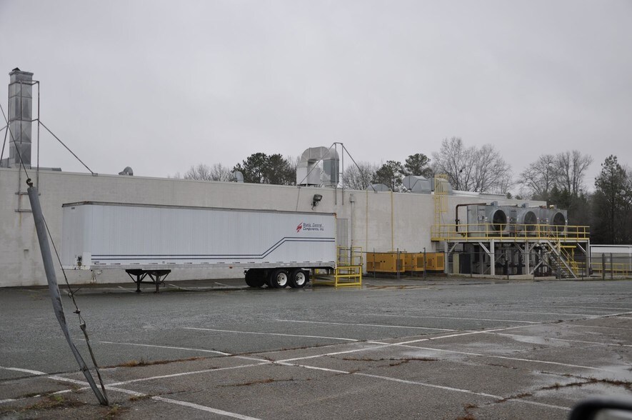 More Photos Of 2903 Lee Ave, Sanford Manufacturing For Sale