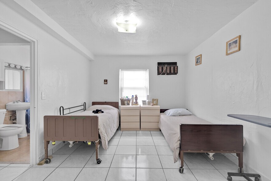 More Photos Of 73 E 47th St, Hialeah Assisted Living For Sale