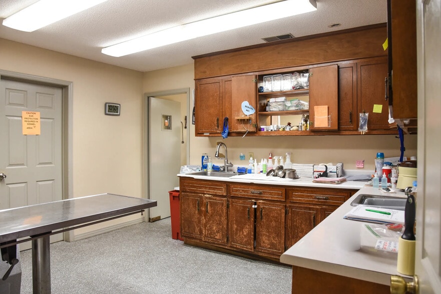 More Photos Of 2218 Beltline Rd SW, Decatur Medical For Sale
