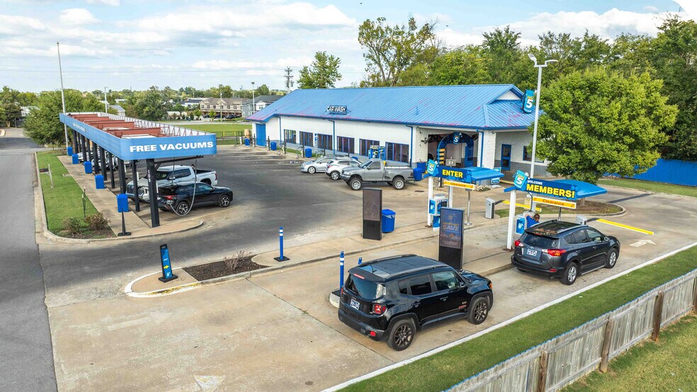 Primary Photo Of 108 E Adams Ave, Lebanon Carwash For Sale