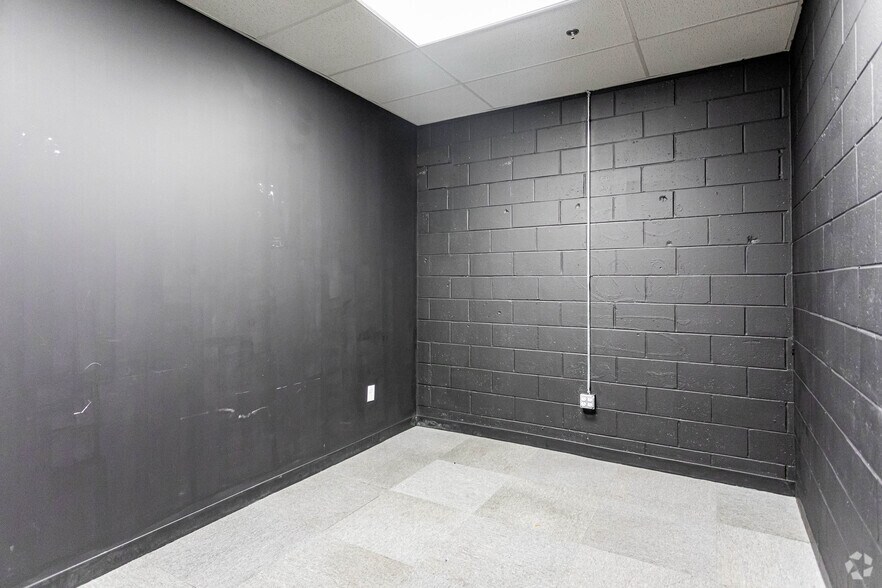 More Photos Of 465 Turnpike St, Canton Manufacturing For Lease