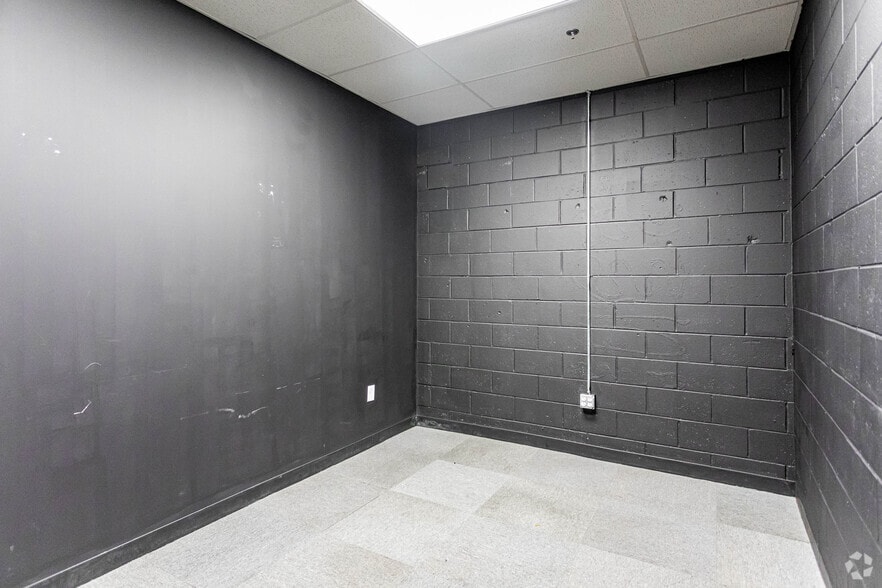 More Photos Of 465 Turnpike St, Canton Manufacturing For Lease