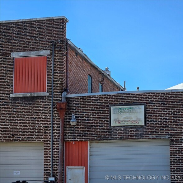 More Photos Of 523 E 6th St, Okmulgee Storefront Retail Office For Sale