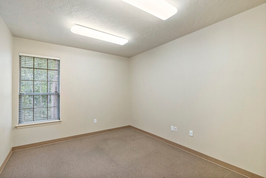 More Photos Of 3030 University Dr E, College Station Medical For Lease