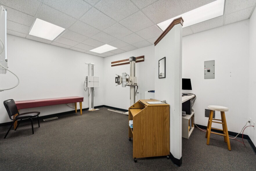 More Photos Of 952 S Park Ave, Fond Du Lac Medical For Sale