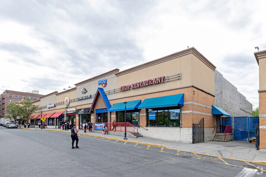 More Photos Of 961 E 174th St, Bronx Freestanding For Lease