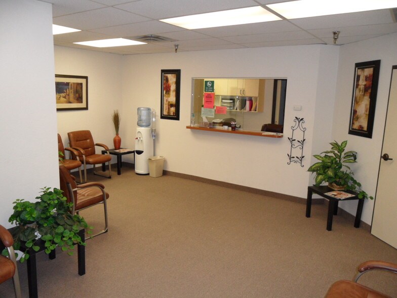 More Photos Of 16601 N 40th St, Phoenix Medical For Lease