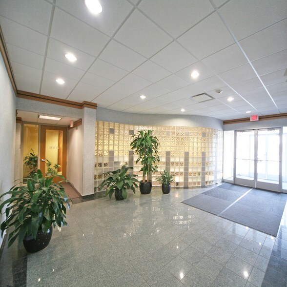 More Photos Of 555 Waters Edge, Lombard Office For Lease