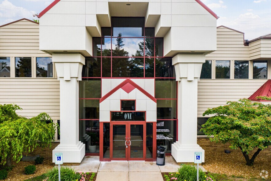 More Photos Of 1 Point Pl, Madison Unknown For Lease