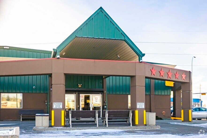 Primary Photo Of 4980 25th St SE, Calgary Freestanding For Sale