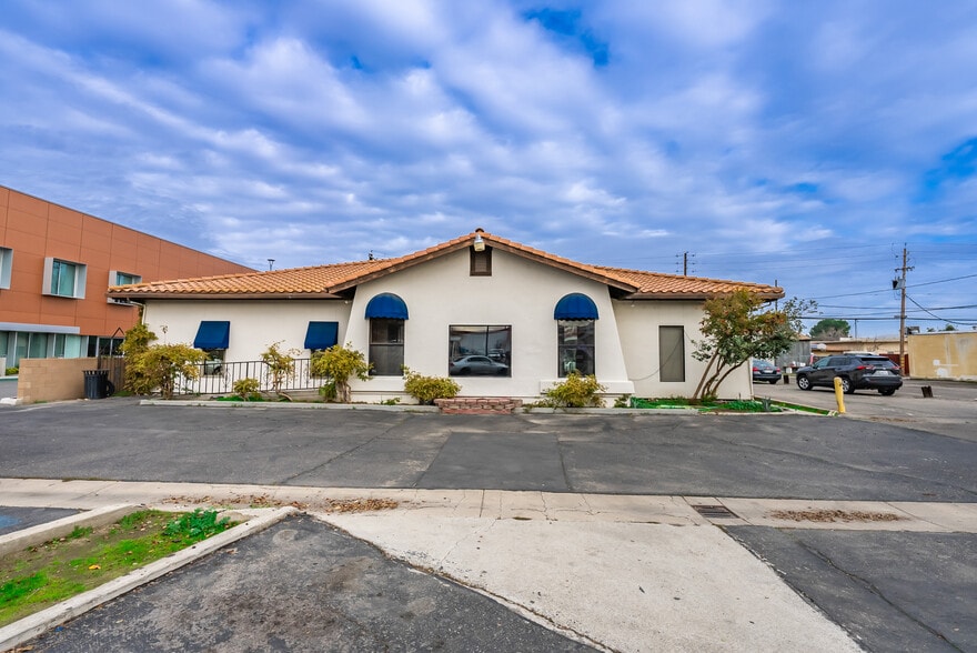 Primary Photo Of 927 O St, Firebaugh Healthcare For Sale