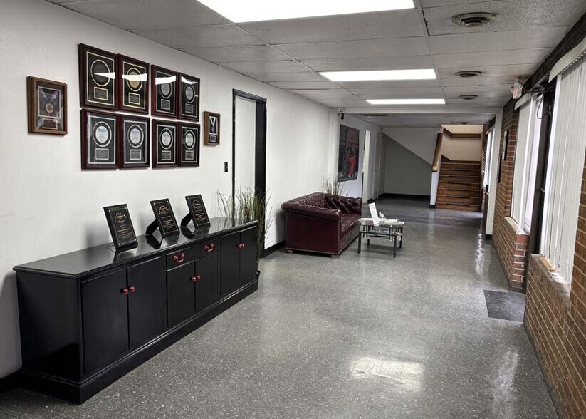 More Photos Of 818 Widgeon Rd, Norfolk Warehouse For Lease