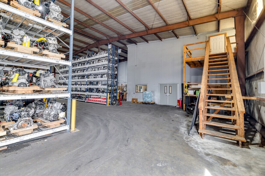 More Photos Of 208 Franklin Dr, West Monroe Distribution For Sale