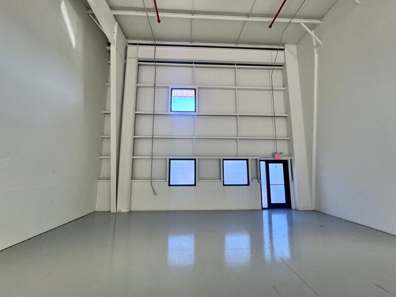 More Photos Of 1230 N US Highway 1, Ormond Beach Flex For Lease