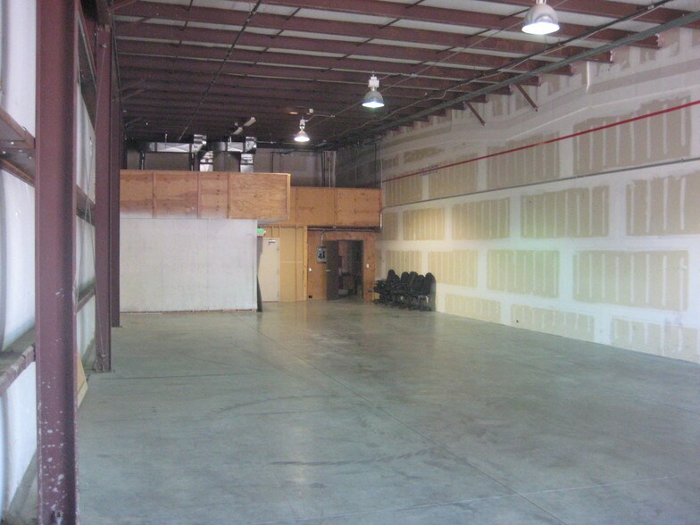 More Photos Of 15334 E Hinsdale Cir, Centennial Light Manufacturing For Lease