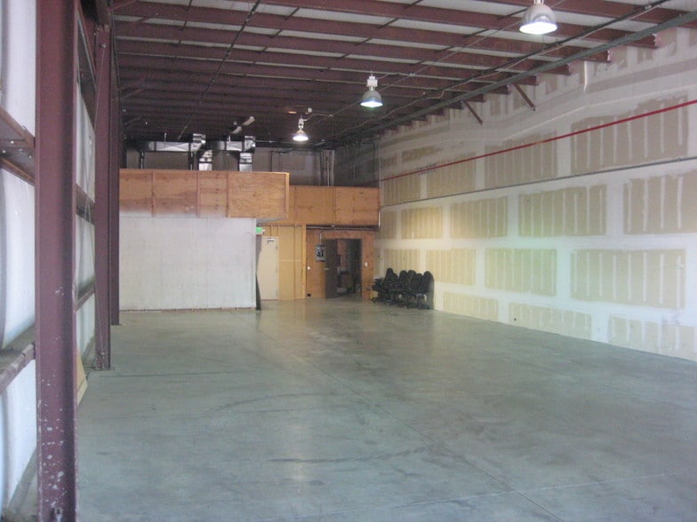 More Photos Of 15334 E Hinsdale Cir, Centennial Light Manufacturing For Lease