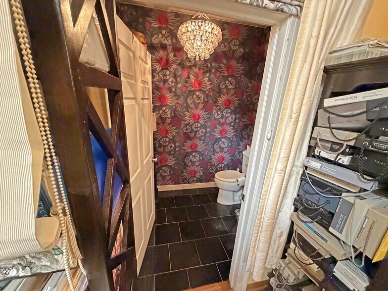 More Photos Of 3722 N Lincoln Ave, Chicago General Retail For Sale