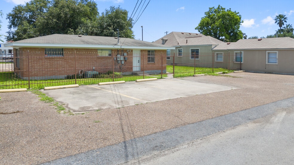 More Photos Of 1612 Pecan Blvd, McAllen Freestanding For Sale