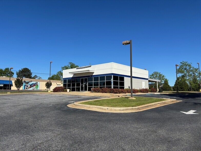 More Photos Of 1433 Opelika Rd, Auburn Bank For Lease