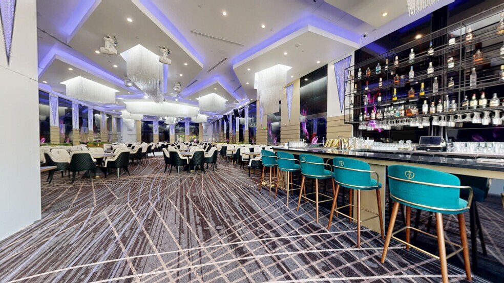 More Photos Of 11150 Ventura Blvd, Studio City Restaurant For Sale