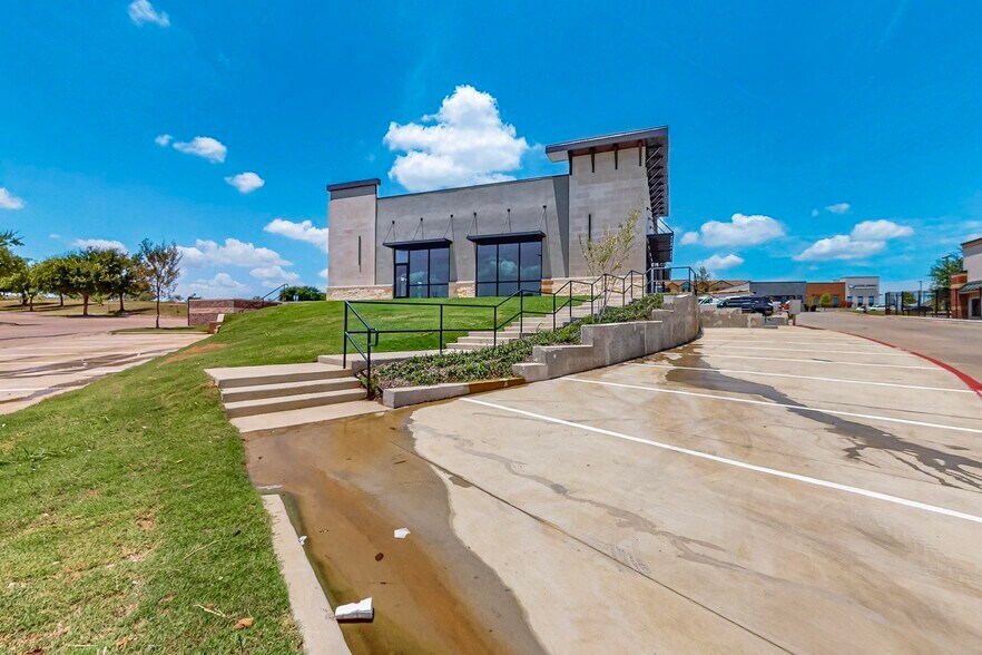 More Photos Of 8500 Olympus Blvd, Irving Office For Sale