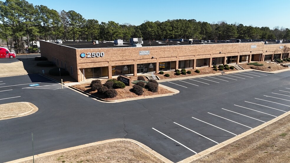 More Photos Of 2500 Park Central Blvd, Decatur Distribution For Lease