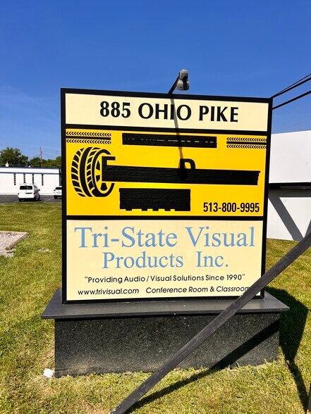 More Photos Of 885 Ohio Pike, Cincinnati Showroom For Lease