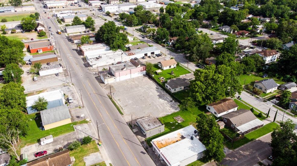 More Photos Of 200 E Texas Ave, Baytown Freestanding For Lease